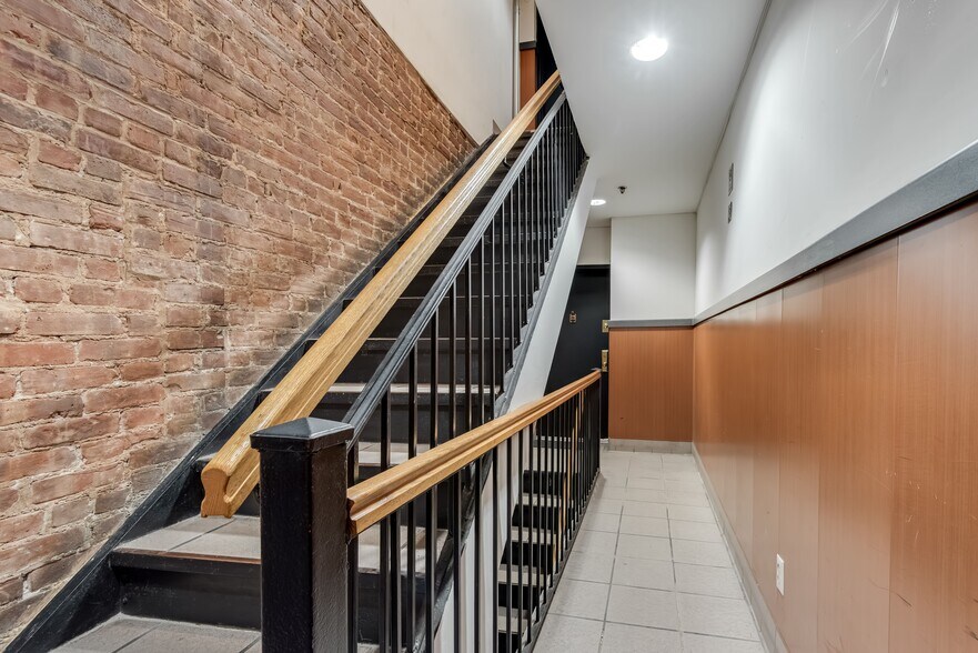 More Photos Of 129 E 47th St, New York Apartments For Sale