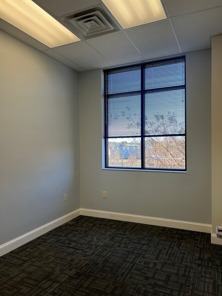 More Photos Of 121 Becks Woods Dr, Bear Medical For Lease