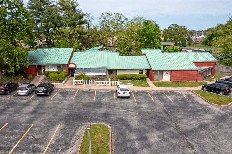 More Photos Of 1102-1108 Poplar Pl, Rogers Medical For Lease