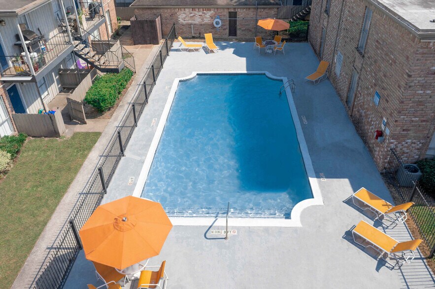 More Photos Of 10000 Hammerly Blvd, Houston Apartments For Sale