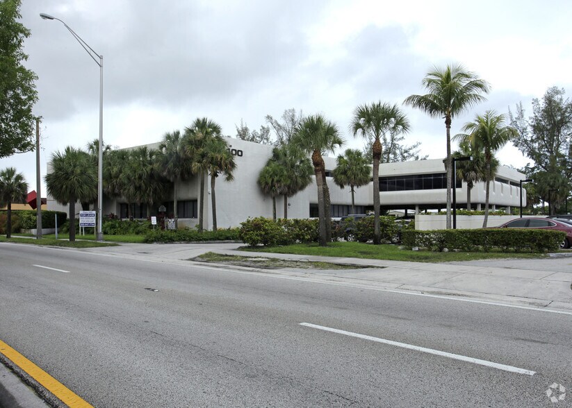 More Photos Of 1400 NE Miami Gardens Dr, Miami Medical For Lease