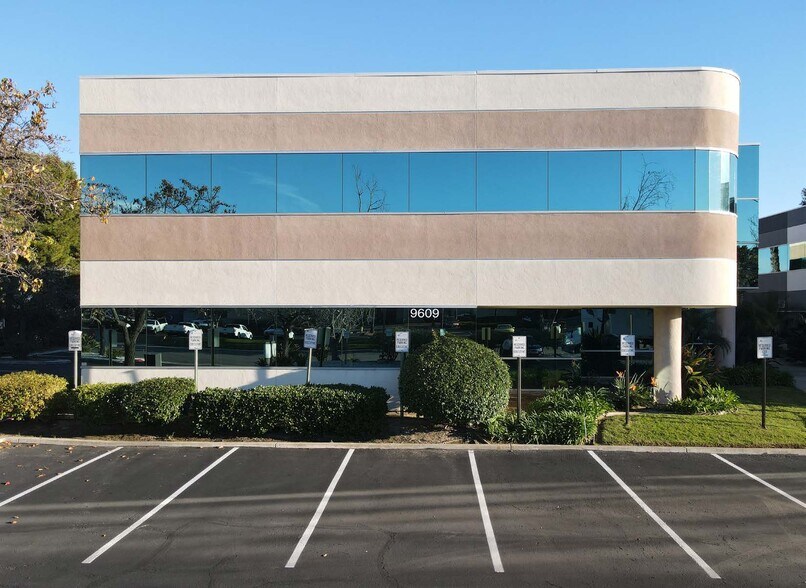 More Photos Of 9609 Waples St, San Diego Office For Lease