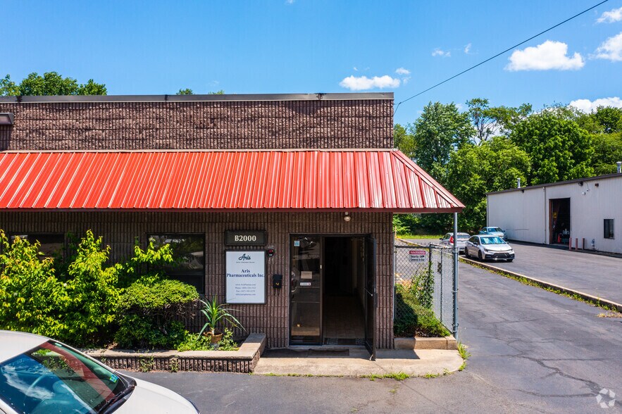 More Photos Of 2000 Hartel St, Levittown Research And Development For Lease