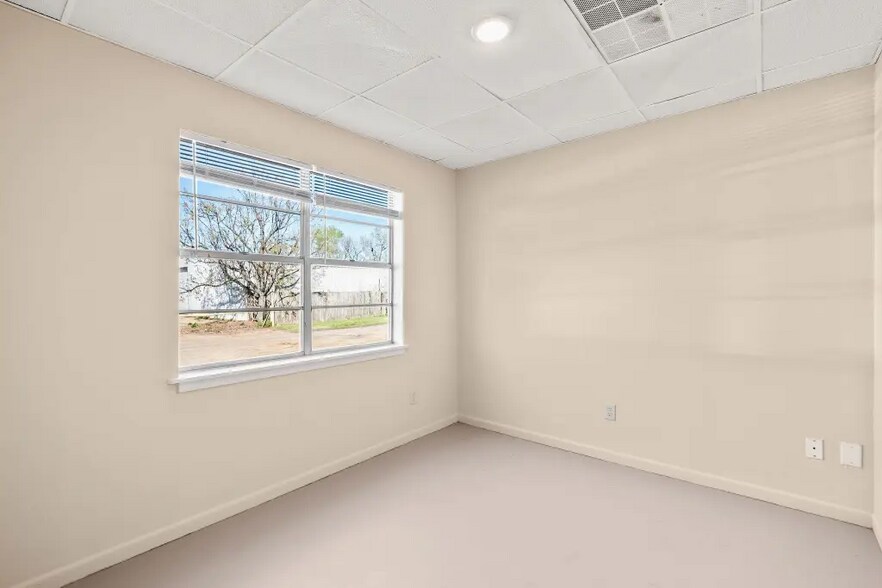 More Photos Of 2001 E Grand Ave, Marshall Office For Sale