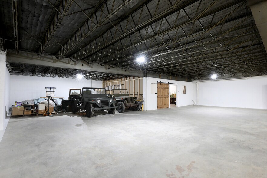 More Photos Of 18 W Currahee St, Toccoa Showroom For Sale