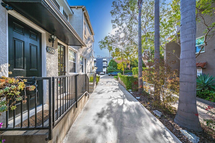 More Photos Of 751 N Hayworth Ave, Los Angeles Apartments For Sale