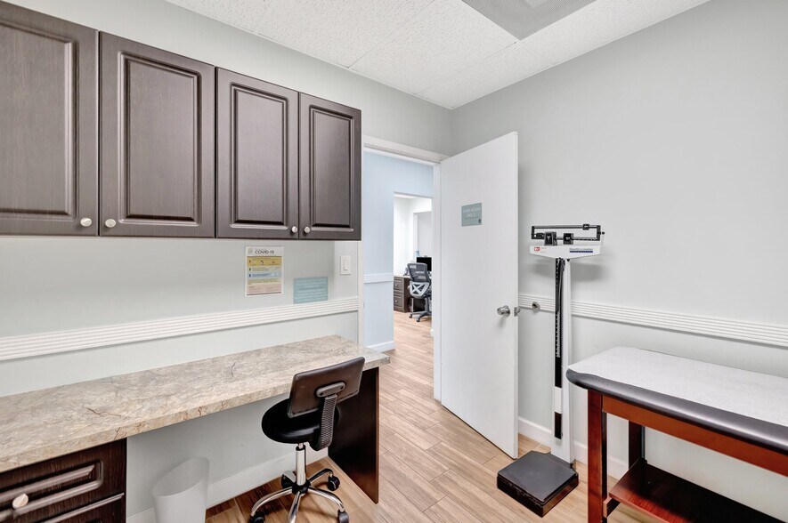 More Photos Of 3157 N University Dr, Davie Medical For Lease