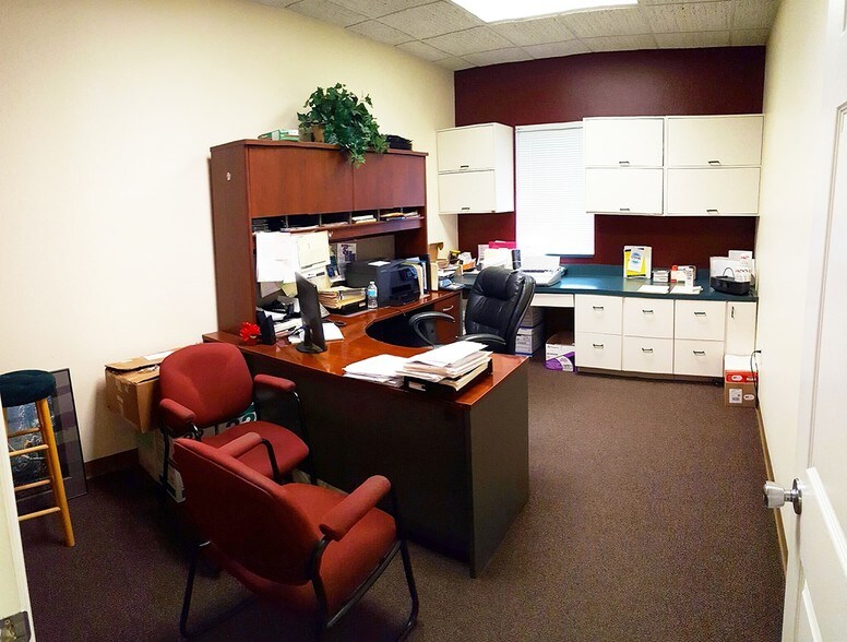 More Photos Of 1625 Manatee Ave E, Bradenton Storefront Retail Office For Sale