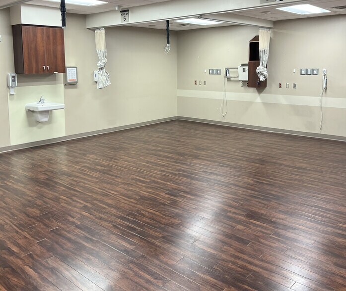 More Photos Of 224 Pecan Park Ave, Alexandria Medical For Lease