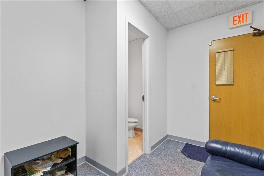 More Photos Of 1637 Mineral Spring Ave, North Providence Medical For Lease