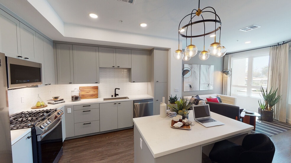 More Photos Of 585 Anton Blvd, Costa Mesa Apartments For Lease