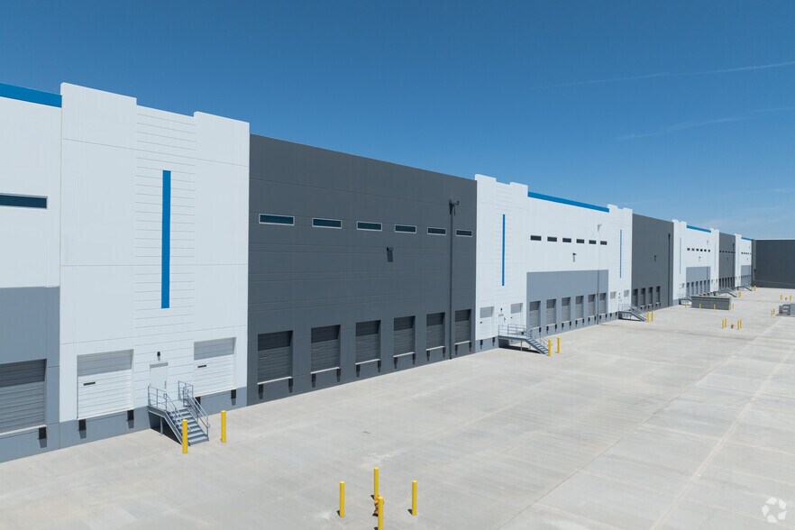 More Photos Of 7852 E Pecos Rd, Mesa Manufacturing For Sale