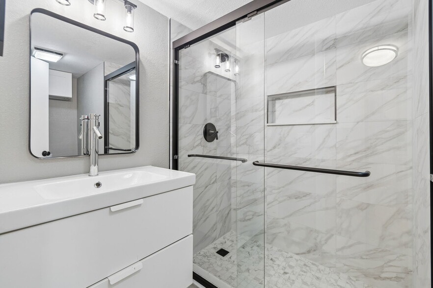 More Photos Of 4209 1/2 W North a St, Tampa Apartments For Sale