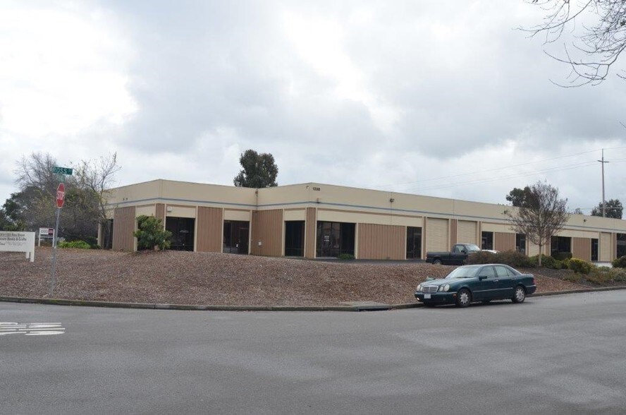 More Photos Of 1334-1338 Ross St, Petaluma Warehouse For Lease