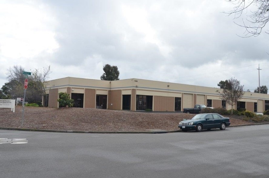 More Photos Of 1334-1338 Ross St, Petaluma Warehouse For Lease