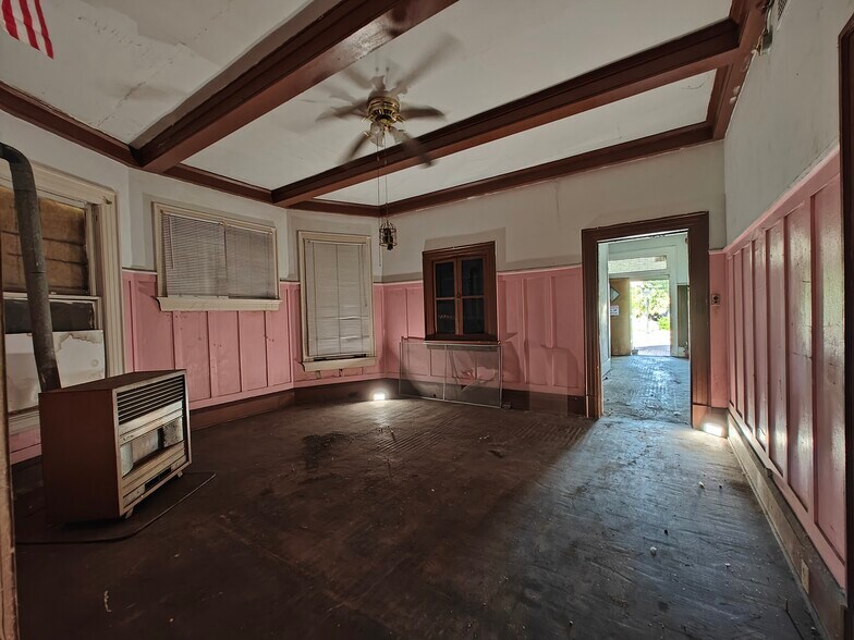 More Photos Of 2020 N Main St, Jacksonville Specialty For Sale