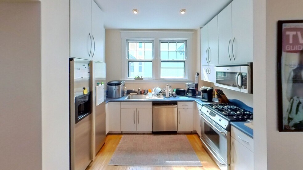 More Photos Of 2150 Alpine Pl, Cincinnati Office Residential For Lease