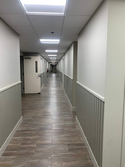 More Photos Of 586 Lewiston Junction Rd, Auburn Distribution For Lease