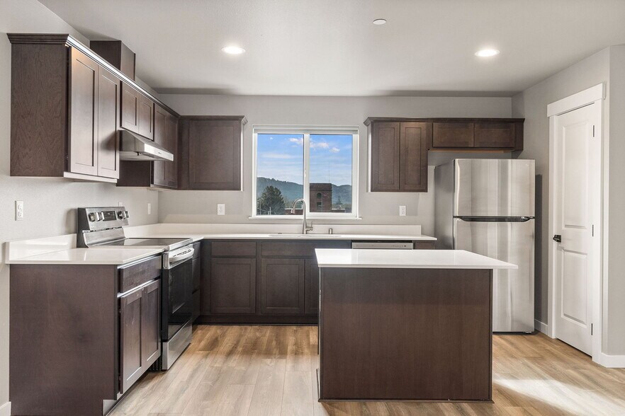 More Photos Of 303 E Broadway Ave, Montesano Apartments For Sale