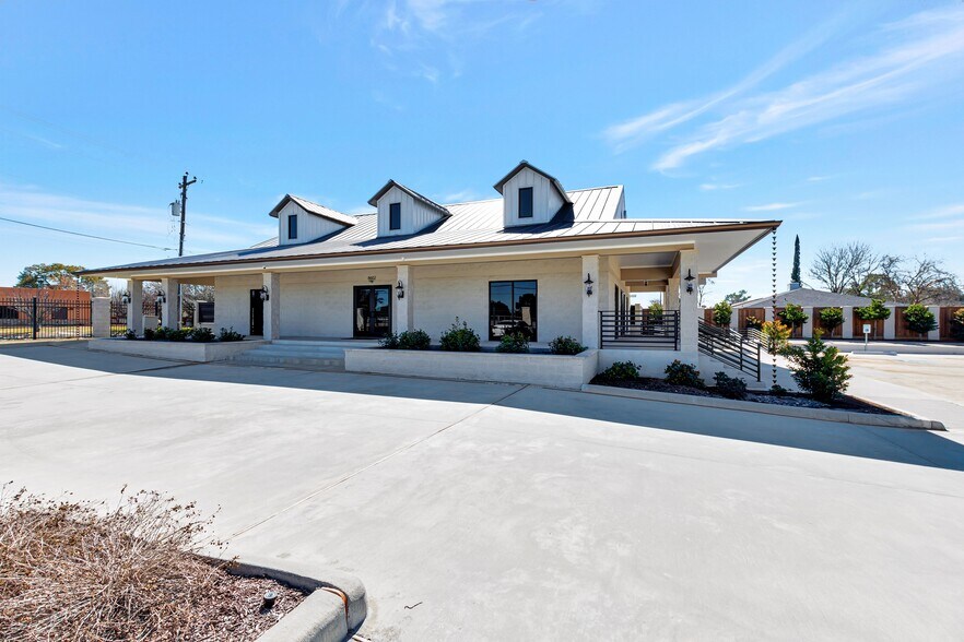 More Photos Of 8602 Spencer Hwy, La Porte Medical For Lease