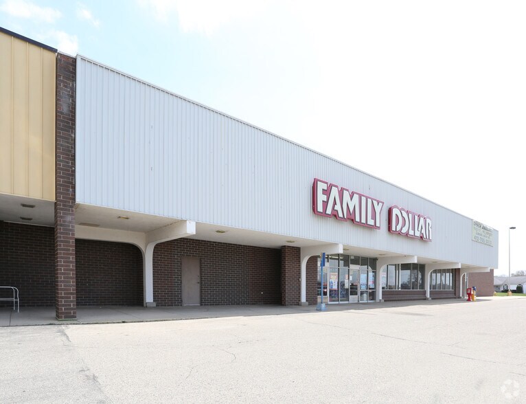 More Photos Of 1710-1717 Madison Rd, Beloit Freestanding For Lease