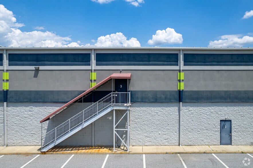 More Photos Of 1714 Bannard St, Cinnaminson Self Storage For Lease