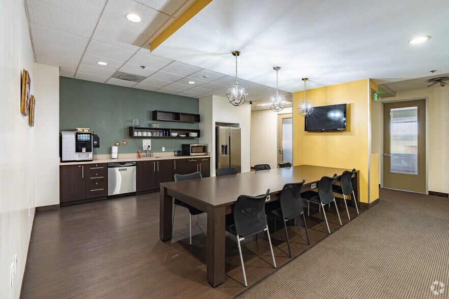 More Photos Of 4900 California Ave, Bakersfield Coworking Space