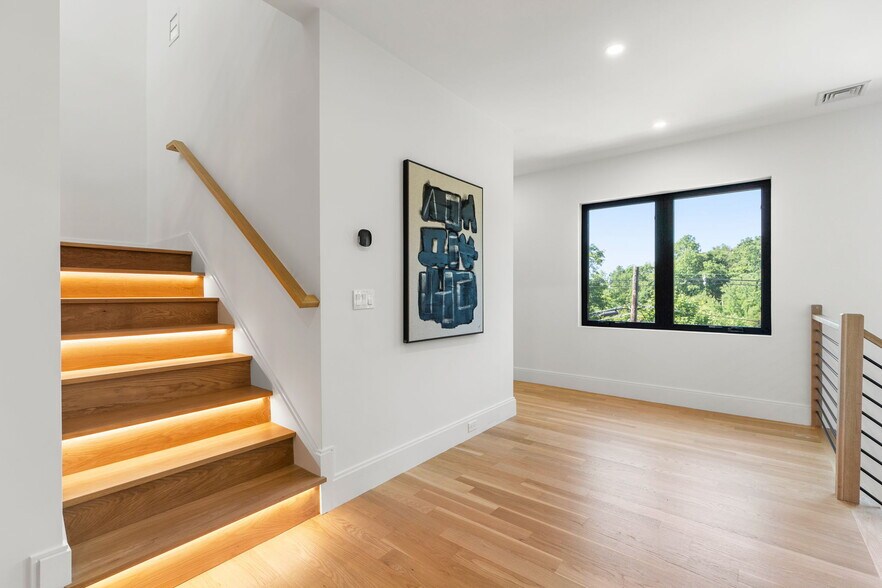 More Photos Of 678 Dedham St, Newton Specialty For Sale