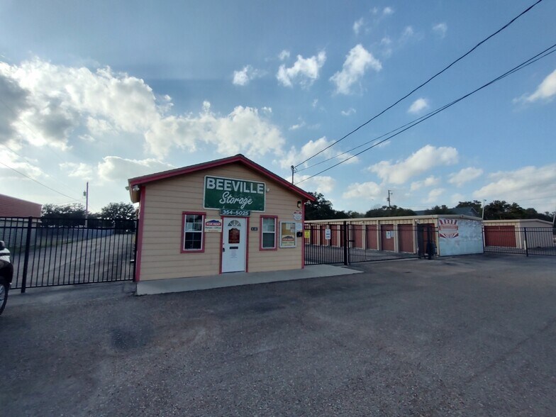 More Photos Of 4101 N Saint Marys St, Beeville Self Storage For Lease