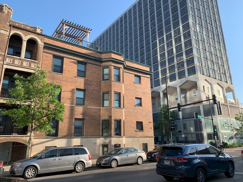 More Photos Of 4407 N Hazel St, Chicago Apartments For Lease