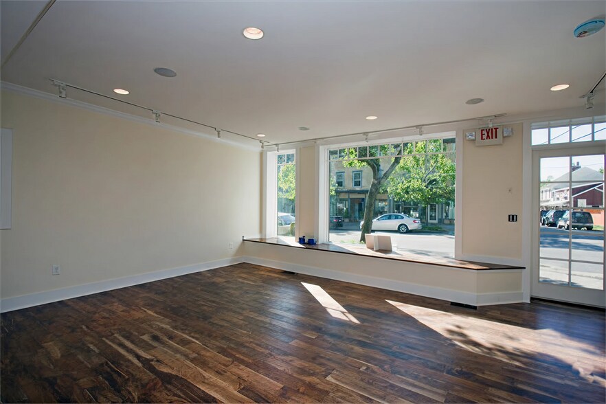 More Photos Of 121-125 Main St, Cold Spring General Retail For Lease