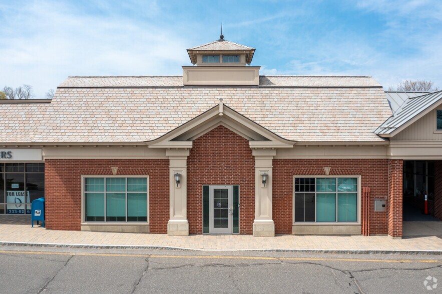 More Photos Of 942 White Plains Rd, Trumbull General Retail For Lease