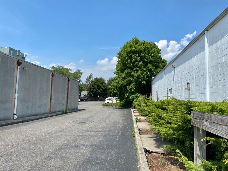 More Photos Of 3021-3023 Jericho Tpke, East Northport Storefront For Sale