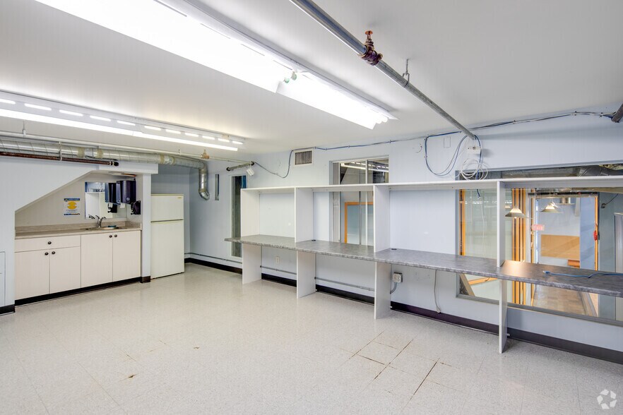 More Photos Of 541-547 Seymour St, Vancouver Storefront Retail Office For Lease