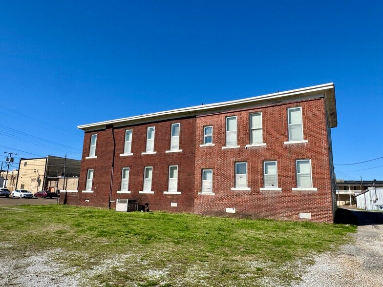 More Photos Of 158 E College Ave, Holly Springs Office For Sale