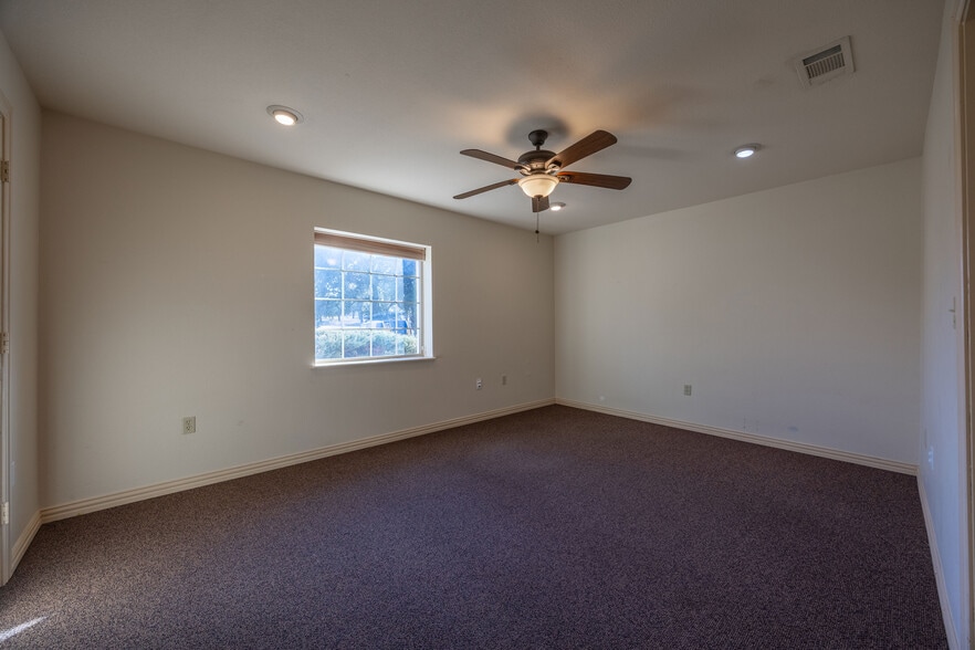 More Photos Of 1715 S Morgan St, Granbury Office Residential For Sale
