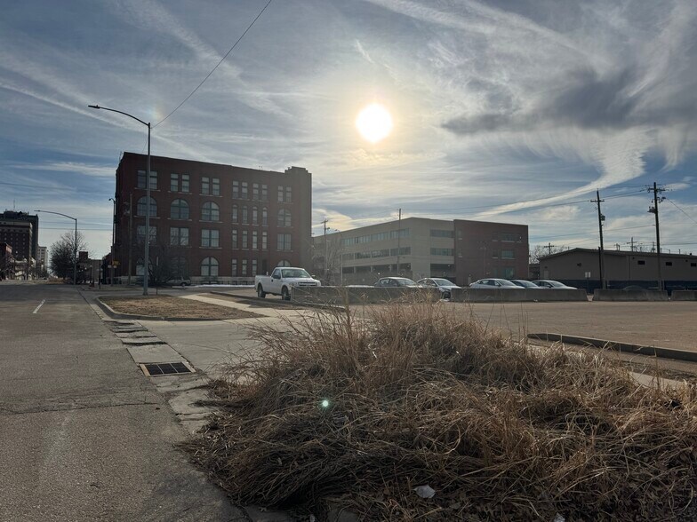 More Photos Of 204 SW 5th St & SW Jackson St, Topeka Land For Sale