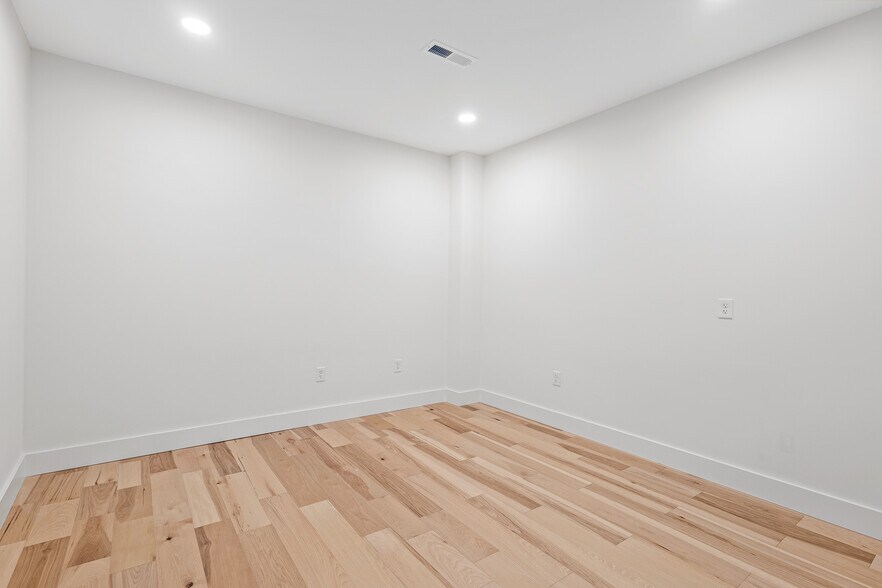 More Photos Of 915 Bridge St, Winston-Salem Office For Lease