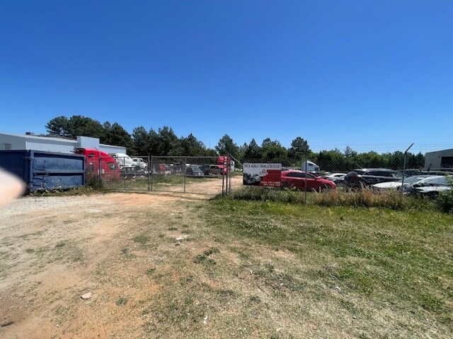 More Photos Of 1384 Victor Hill Rd, Duncan Light Distribution For Sale