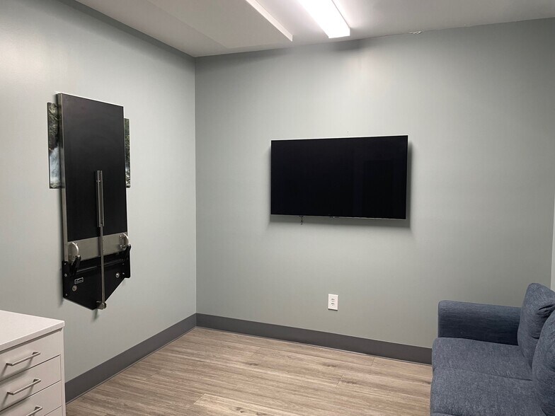 More Photos Of 11 West Pointe Blvd, Mauldin General Retail For Sale