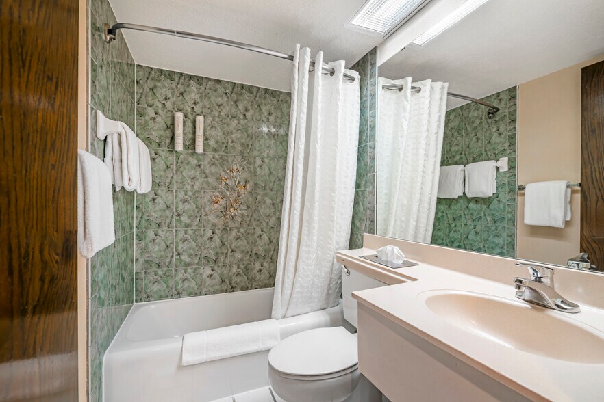 More Photos Of 250 W Church St, Mishicot Hotel For Sale