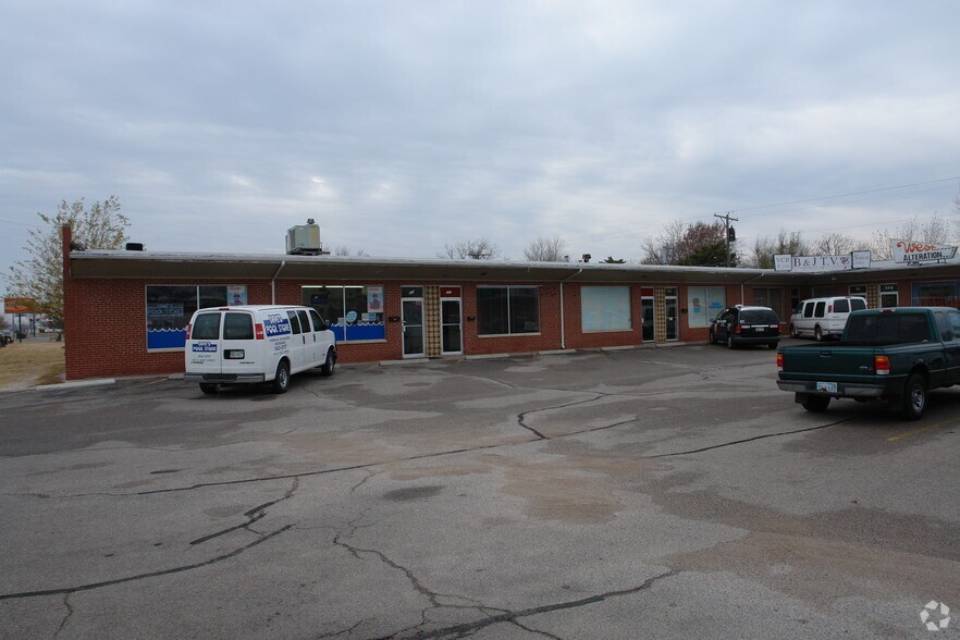 More Photos Of 915-969 N West St, Wichita Unknown For Lease