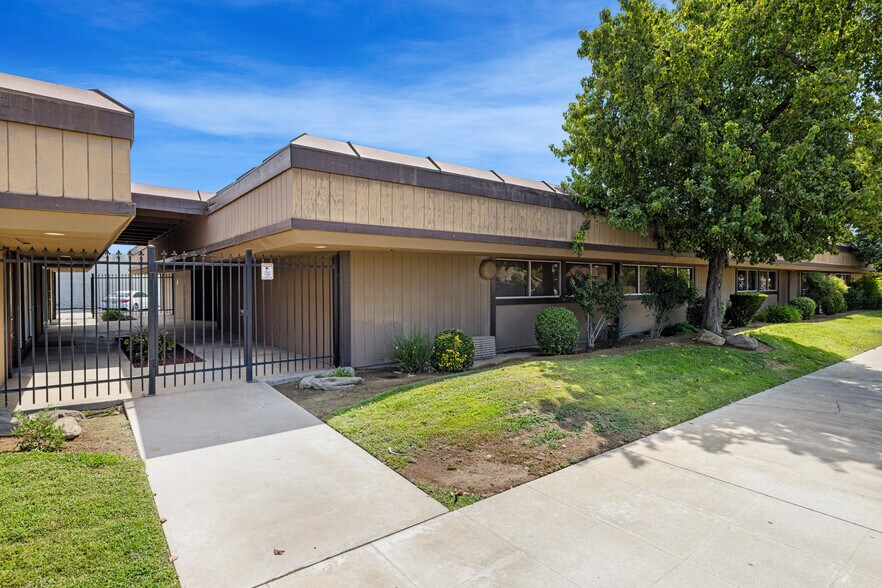 More Photos Of 1629 Pollasky Ave, Clovis Office For Sale