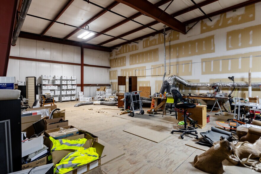 More Photos Of 8550 Ridgefield Rd, Crystal Lake Warehouse For Lease
