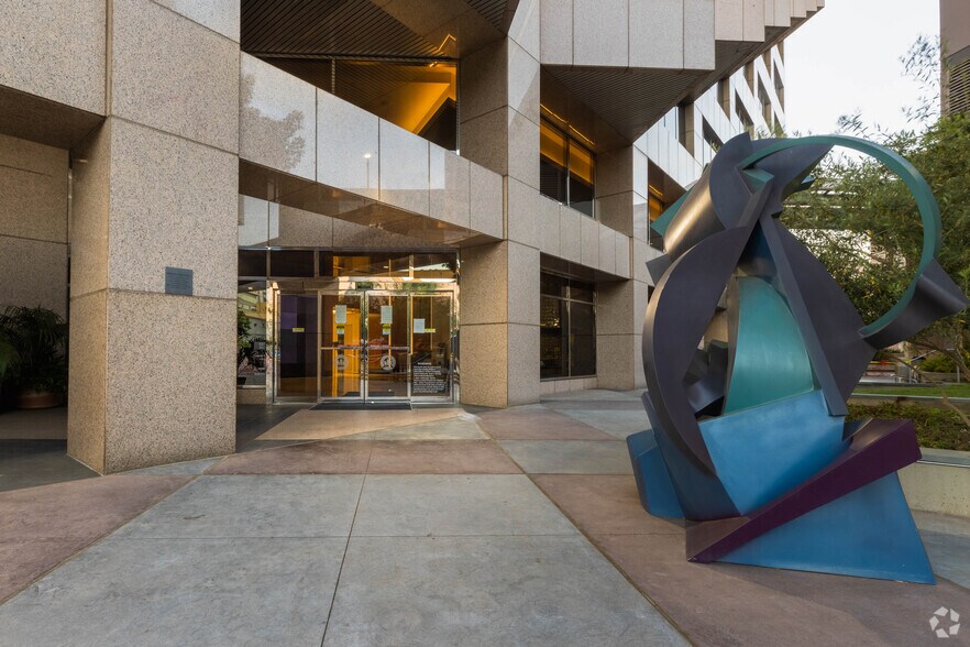 More Photos Of 300 N Lake Ave, Pasadena Office For Lease