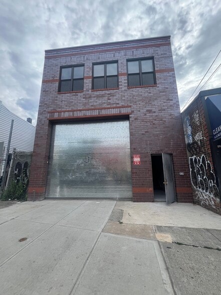 Primary Photo Of 112 Kingsland Ave, Brooklyn Auto Repair For Lease