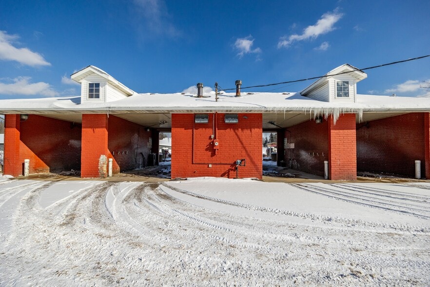 More Photos Of 247 W Aurora Rd, Northfield Carwash For Sale