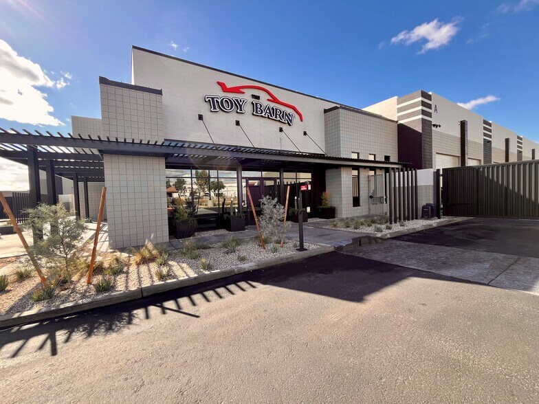 More Photos Of 7317 E Helm Dr, Scottsdale Self Storage For Sale