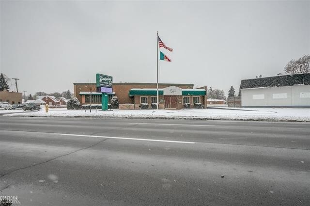 More Photos Of 24611 Gratiot Ave, Eastpointe Freestanding For Sale