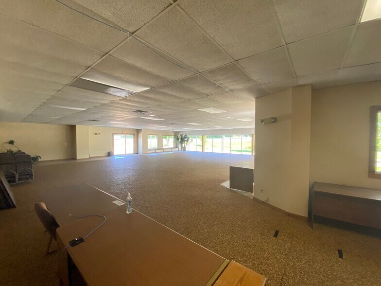 More Photos Of 112 Squires Rd, North Clarendon Auto Dealership For Sale
